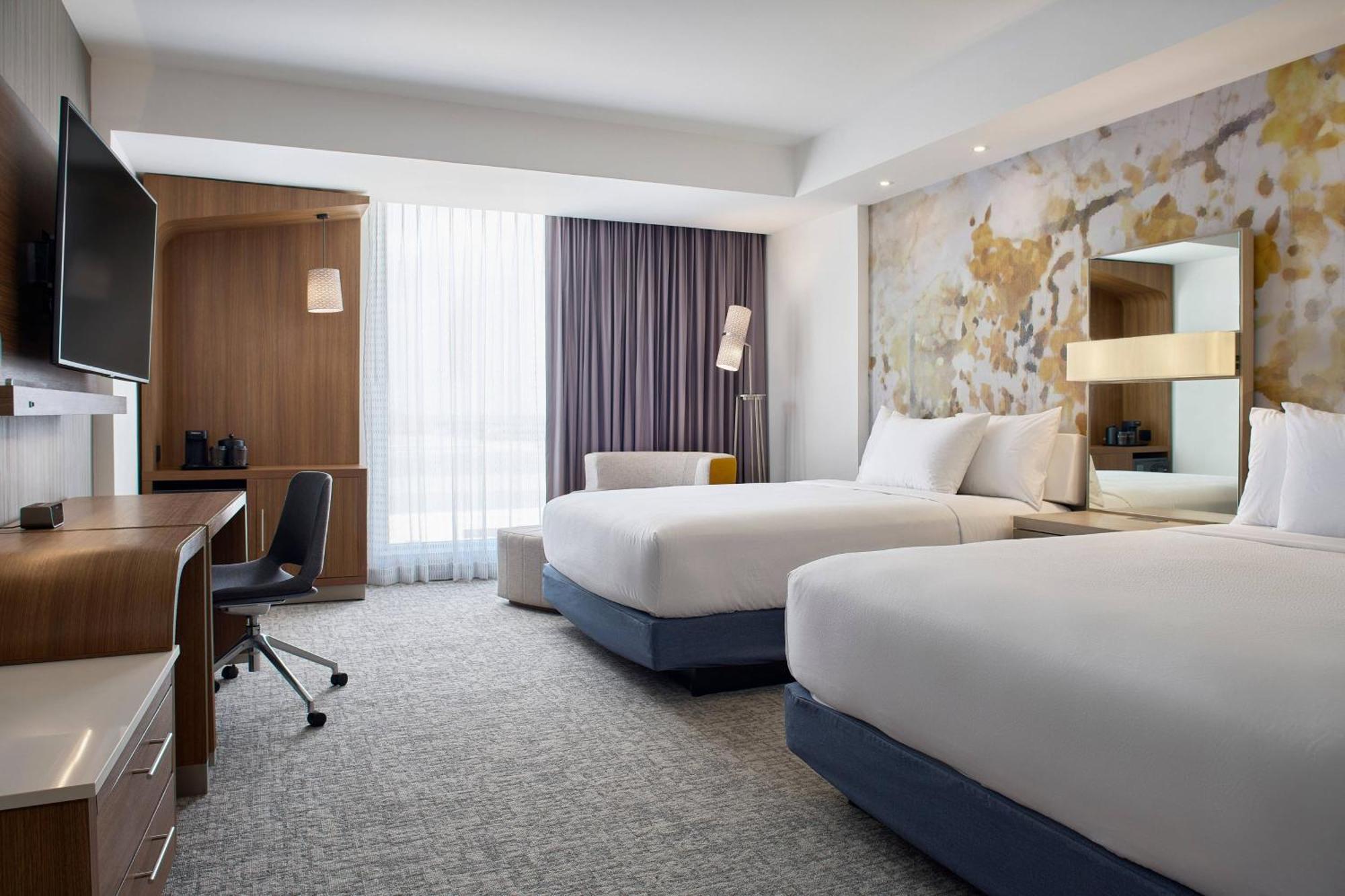 Courtyard By Marriott Downtown 4*